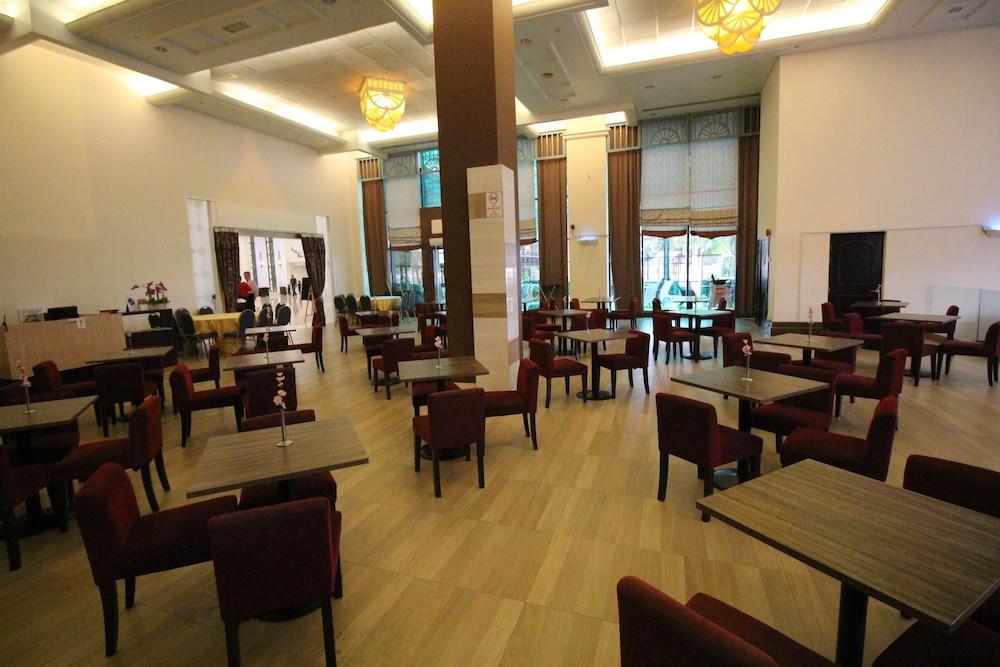 Grand Riverview Hotel Kota Bharu Ngoại thất bức ảnh